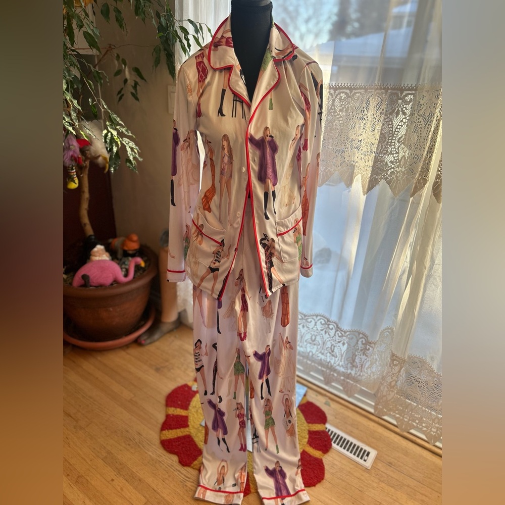 Printed Satin Pajama Set – Taylor Swift Style Illustration – S